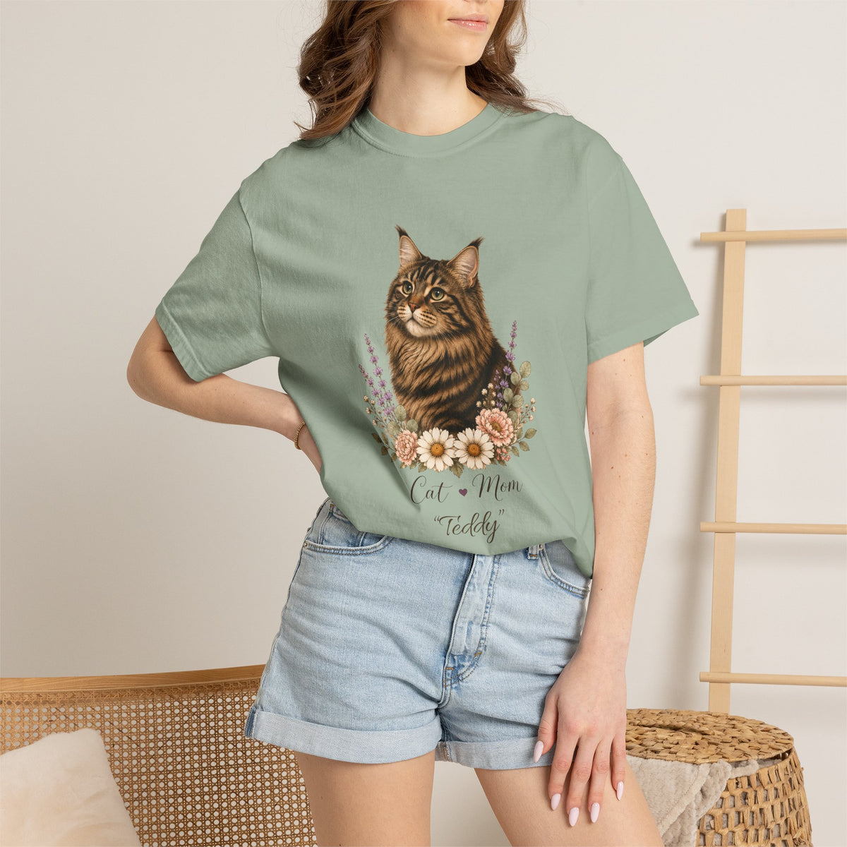 Personalized Maine Coon Cat Mom Comfort Colors® T-Shirt