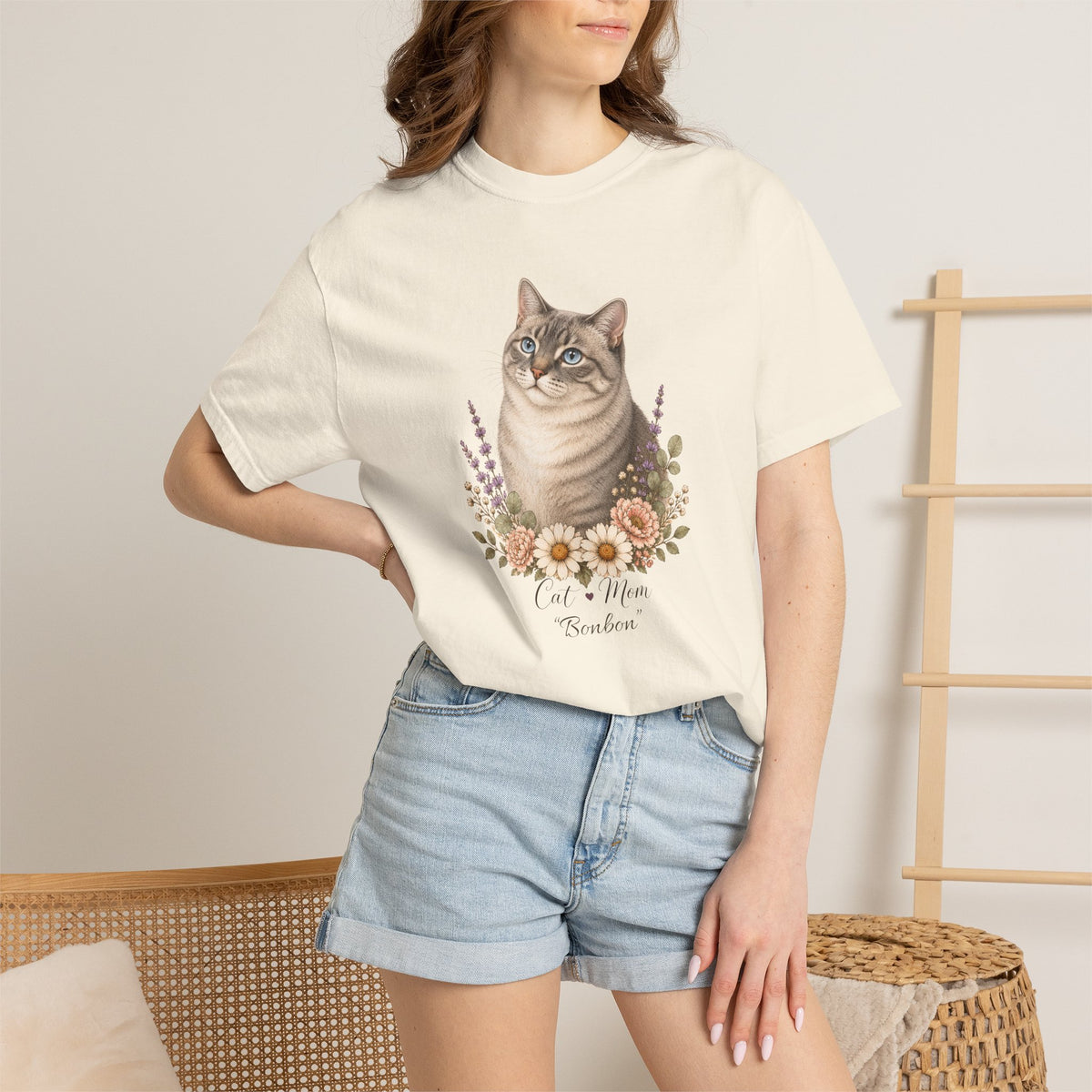 Personalized Lynx Point Cat Mom Comfort Colors® T-Shirt