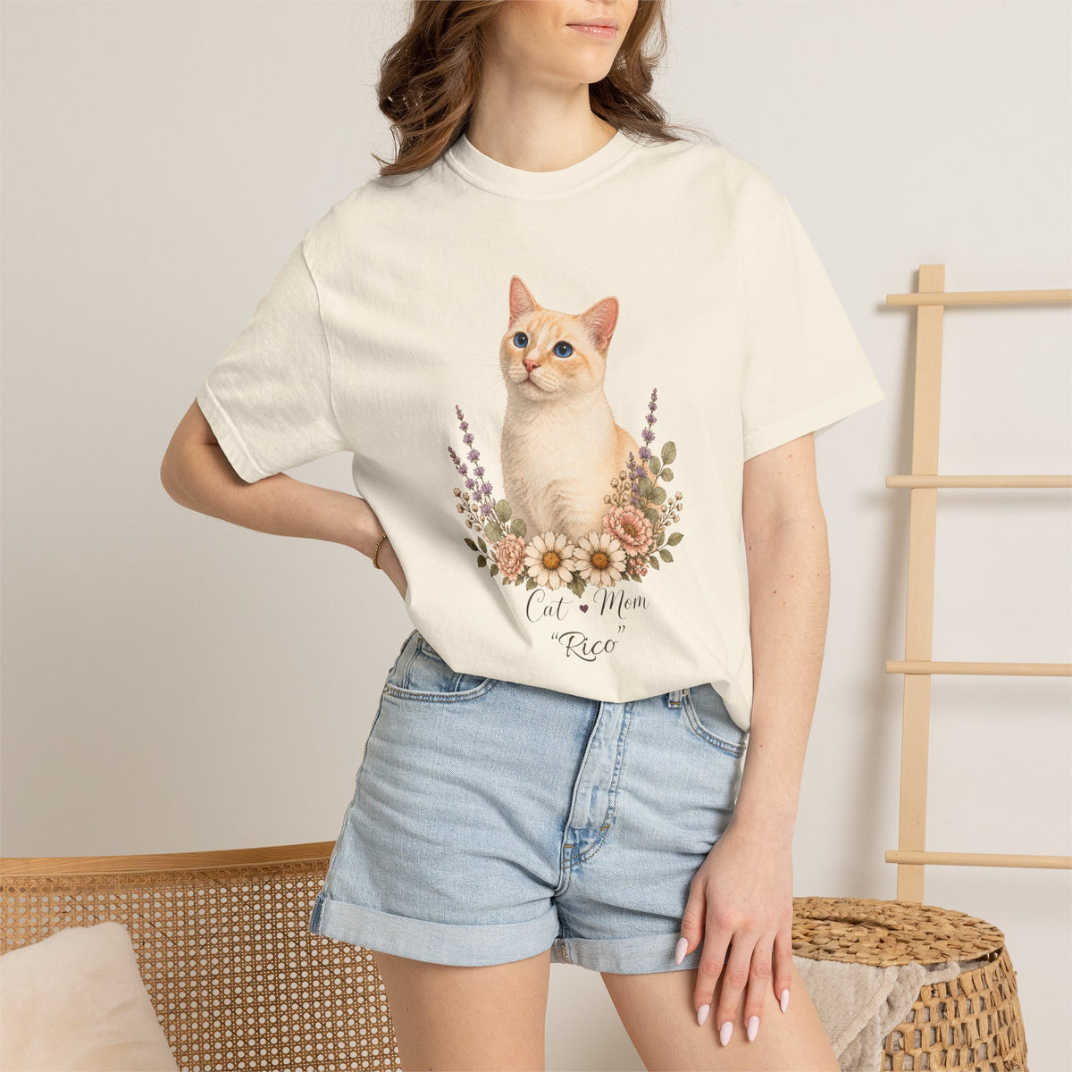 Personalized Flame Point Cat Mom Comfort Colors® T-Shirt