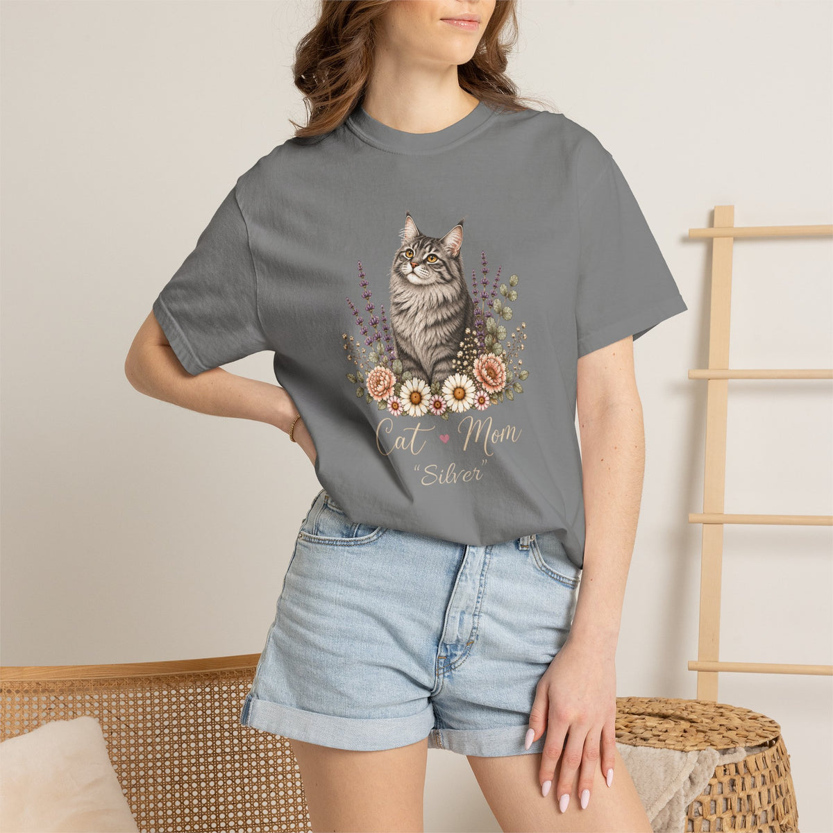 Personalized Maine Coon Cat Mom Comfort Colors® T-Shirt