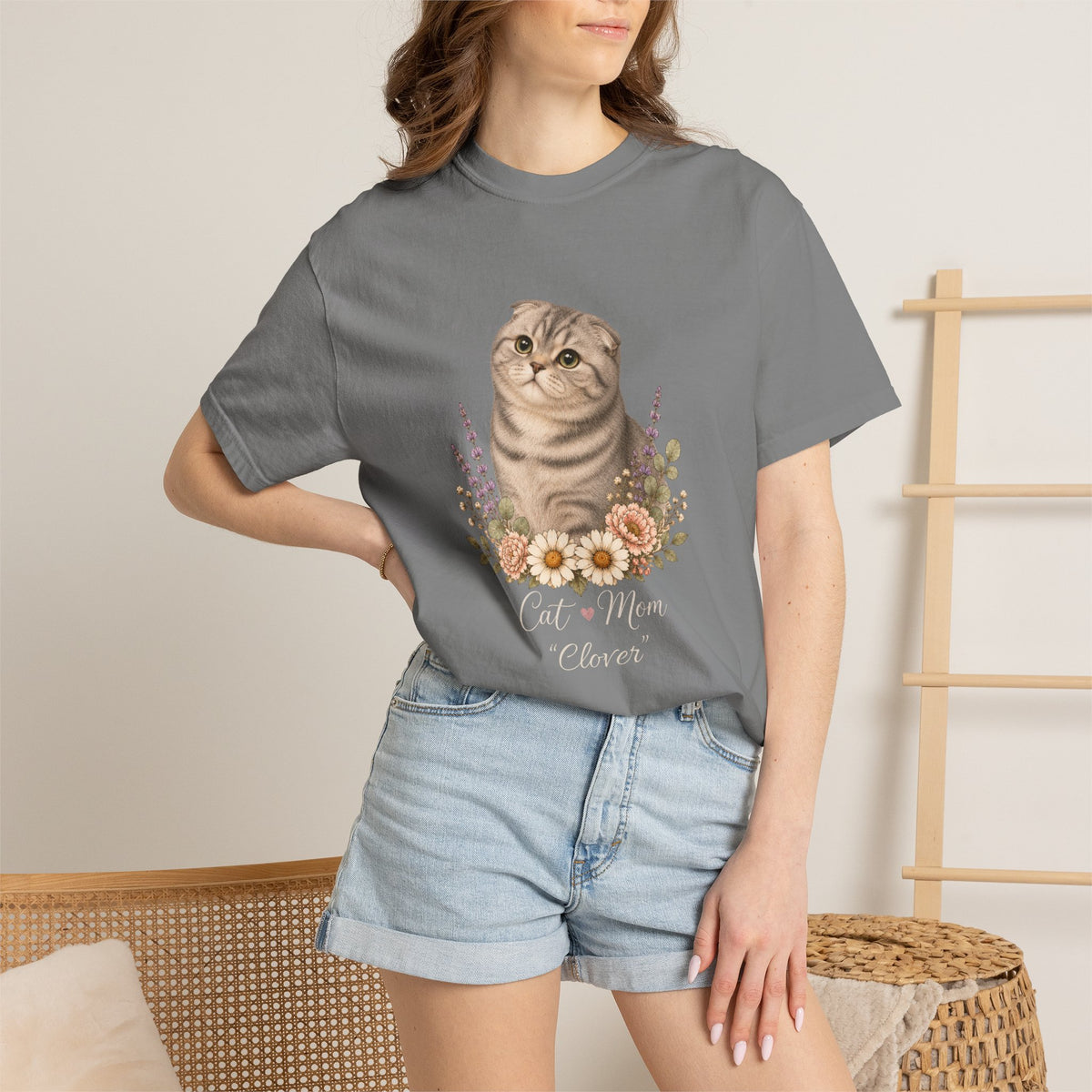 Personalized Scottish Fold Cat Mom Comfort Colors® T-Shirt