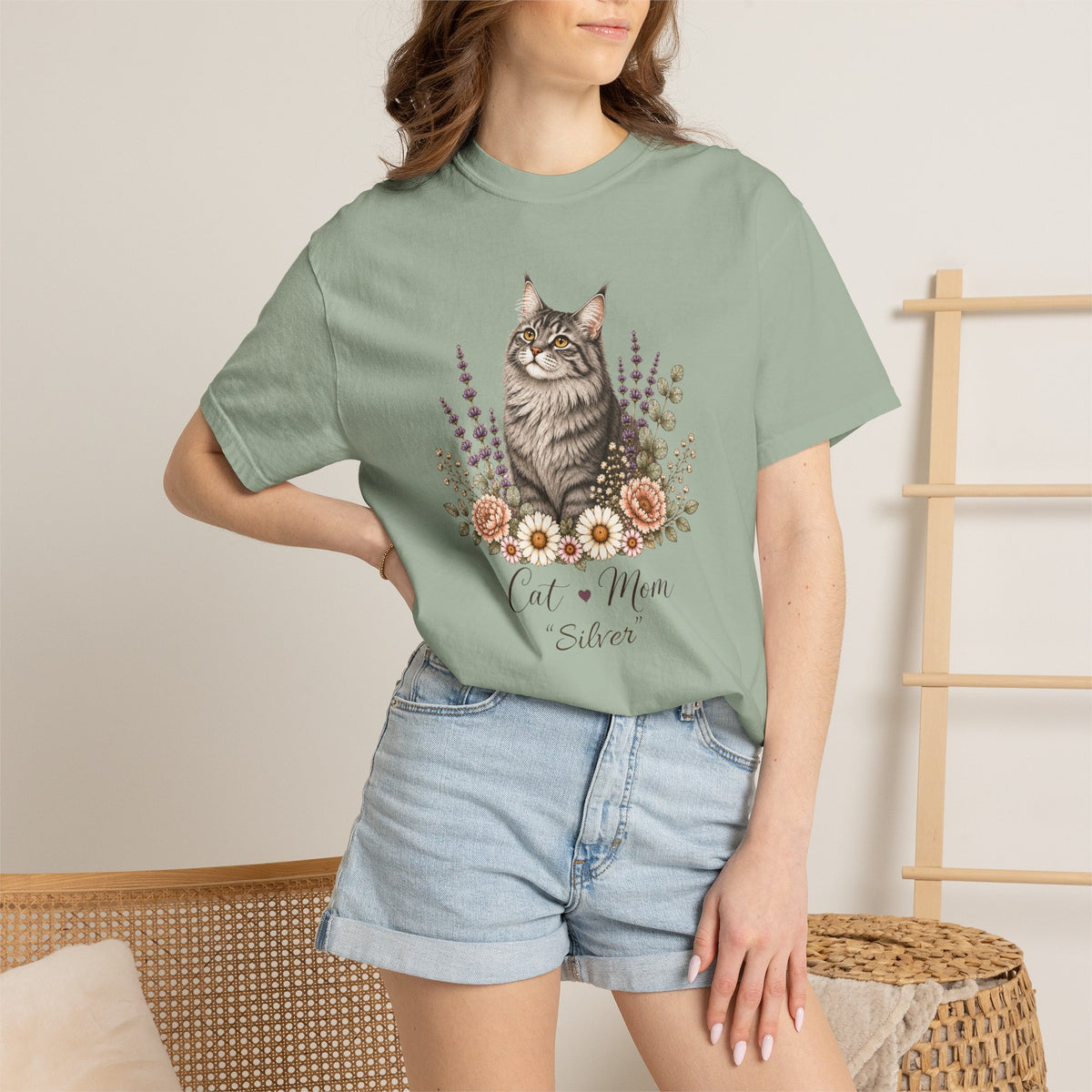 Personalized Maine Coon Cat Mom Comfort Colors® T-Shirt