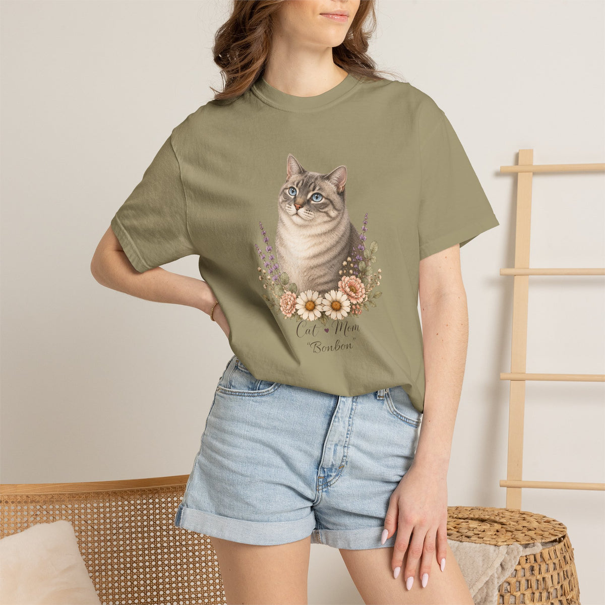 Personalized Lynx Point Cat Mom Comfort Colors® T-Shirt